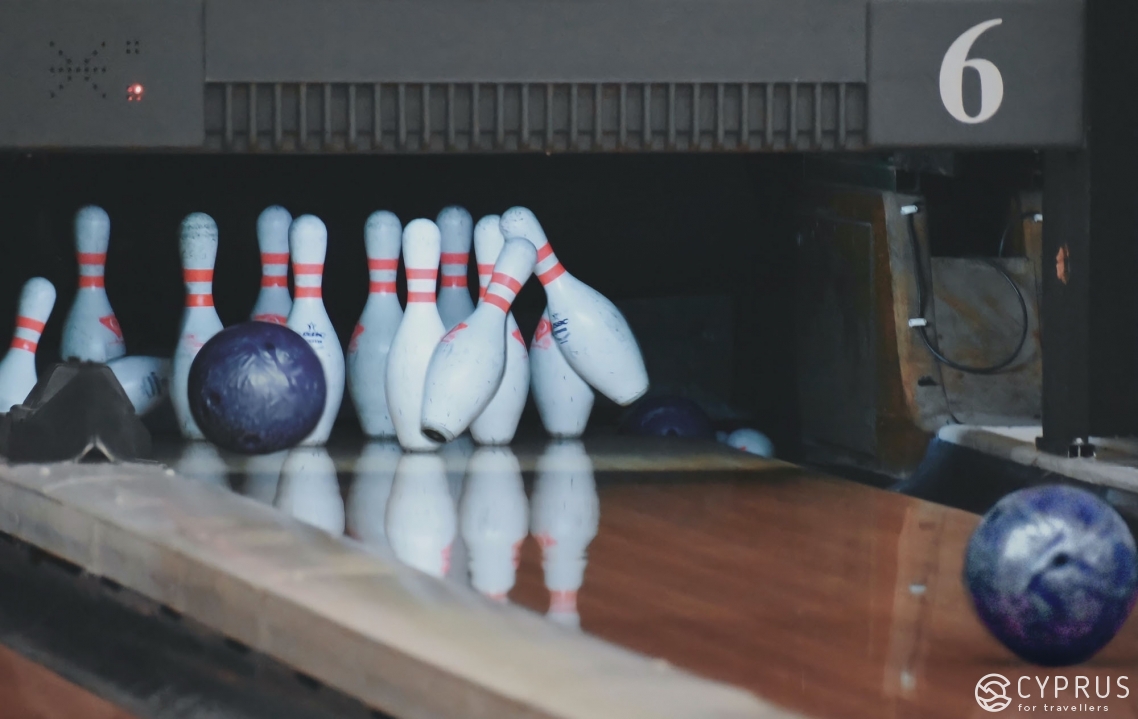 Погонять шары и прекрасно провести время в компании друзей в Kykkos Bowling Погонять шары и прекрасно провести время в компании друзей в Kykkos Bowling