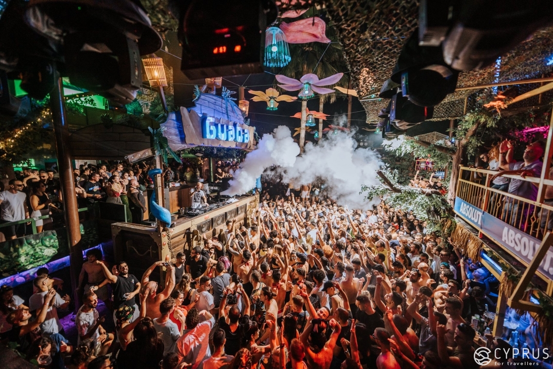Угарно потанцевать на берегу моря в Guaba Beach Bar Где развлечься в Лимассоле после захода солнца