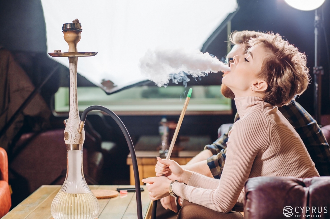 Подымить кальяном в Hookah Place Где развлечься в Лимассоле после захода солнца